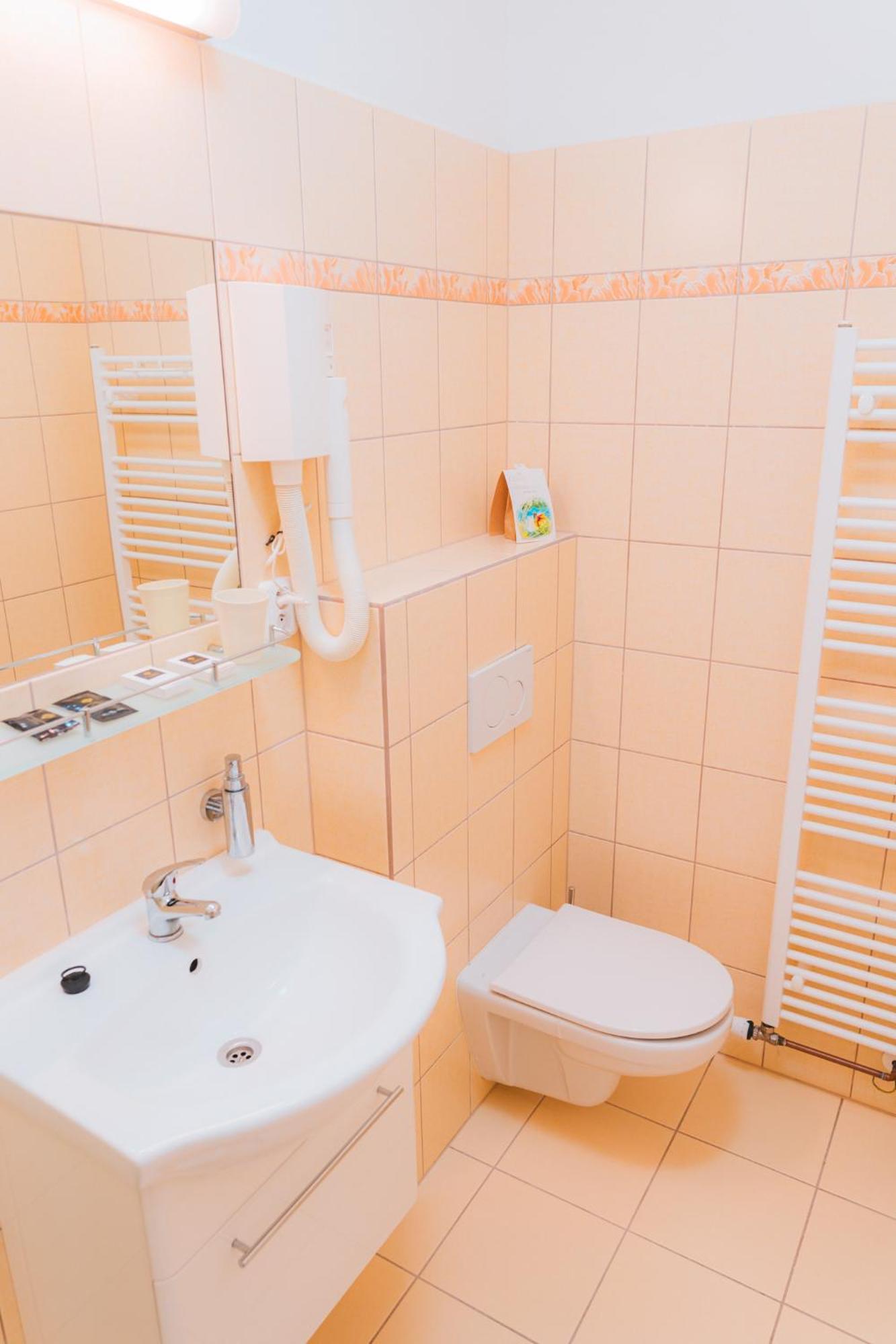 Kavarna A Penzion Reichl Králíky Exteriör bild