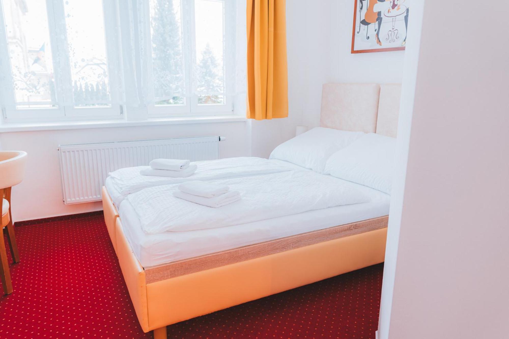 Kavarna A Penzion Reichl Králíky Exteriör bild