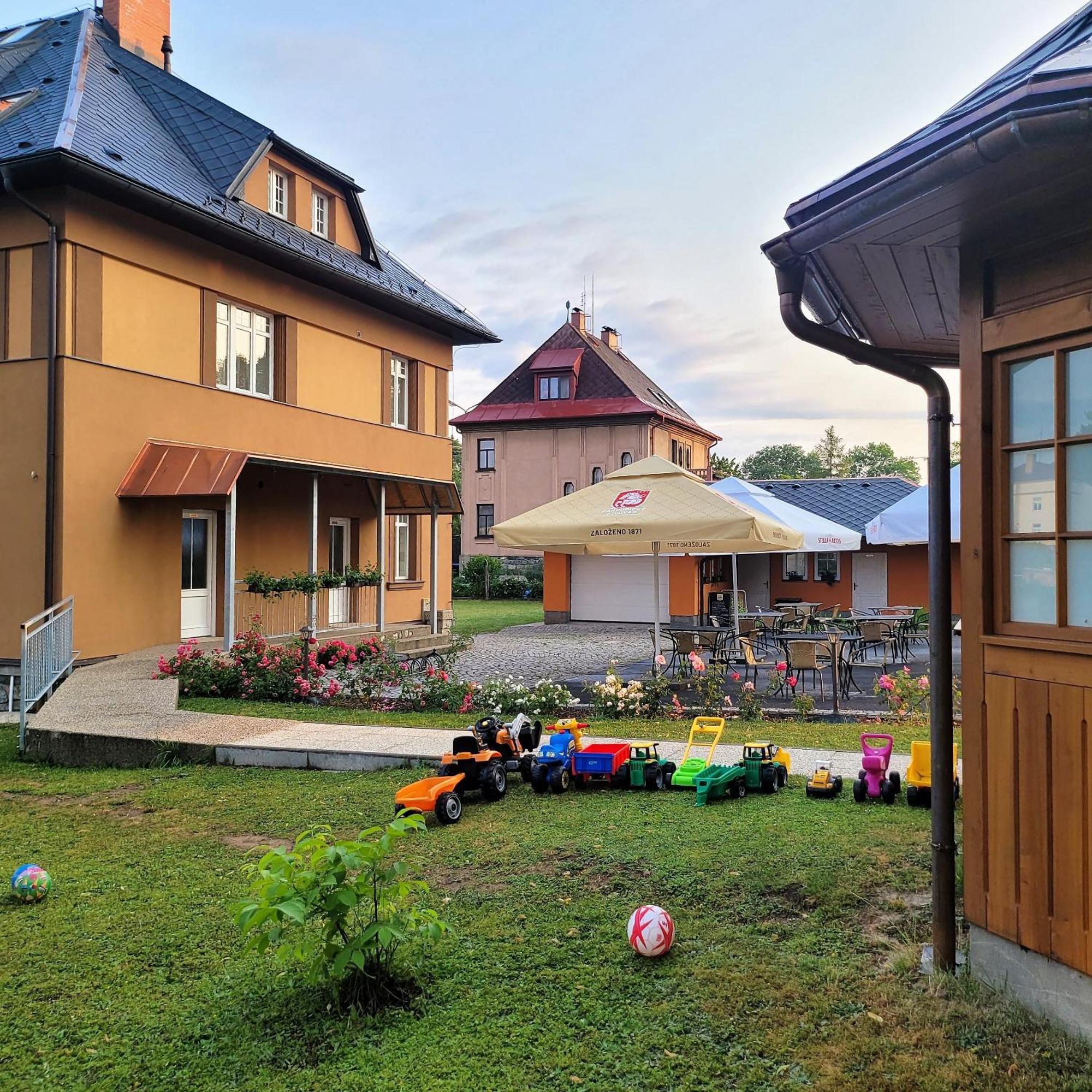 Kavarna A Penzion Reichl Králíky Exteriör bild