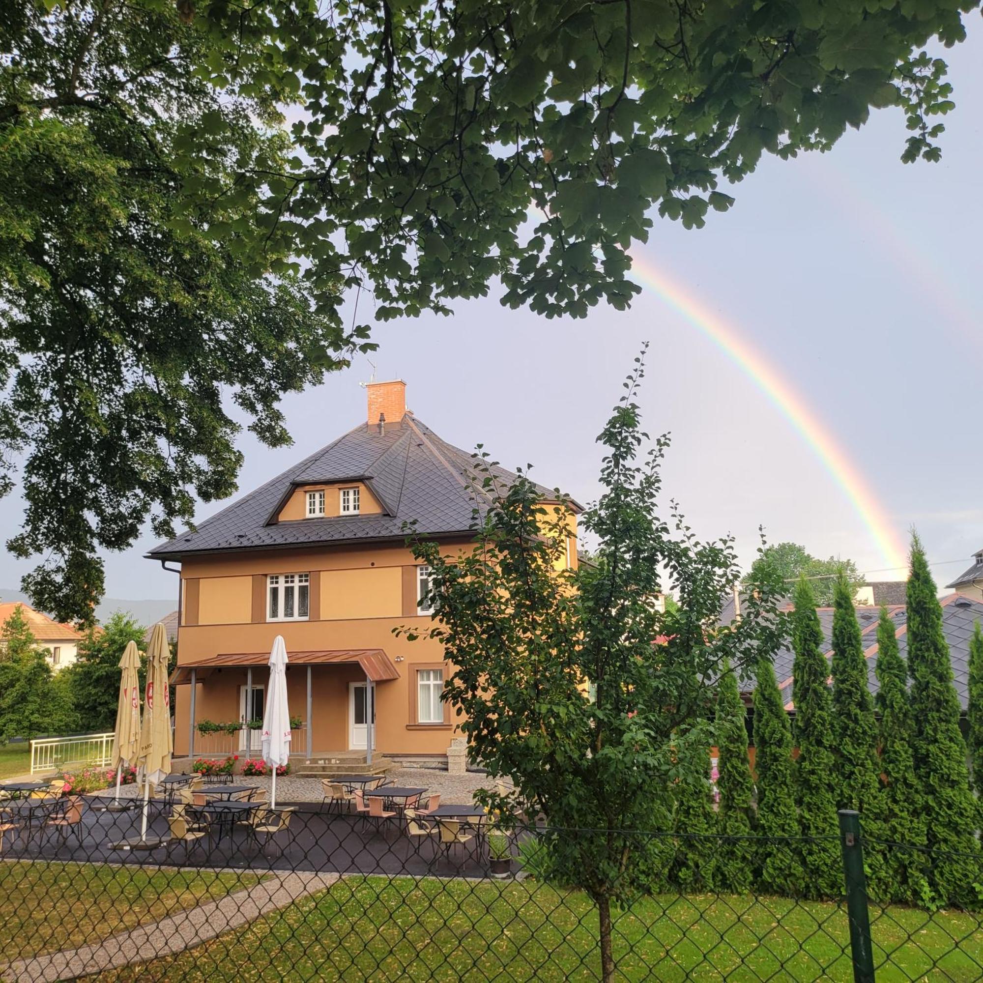 Kavarna A Penzion Reichl Králíky Exteriör bild